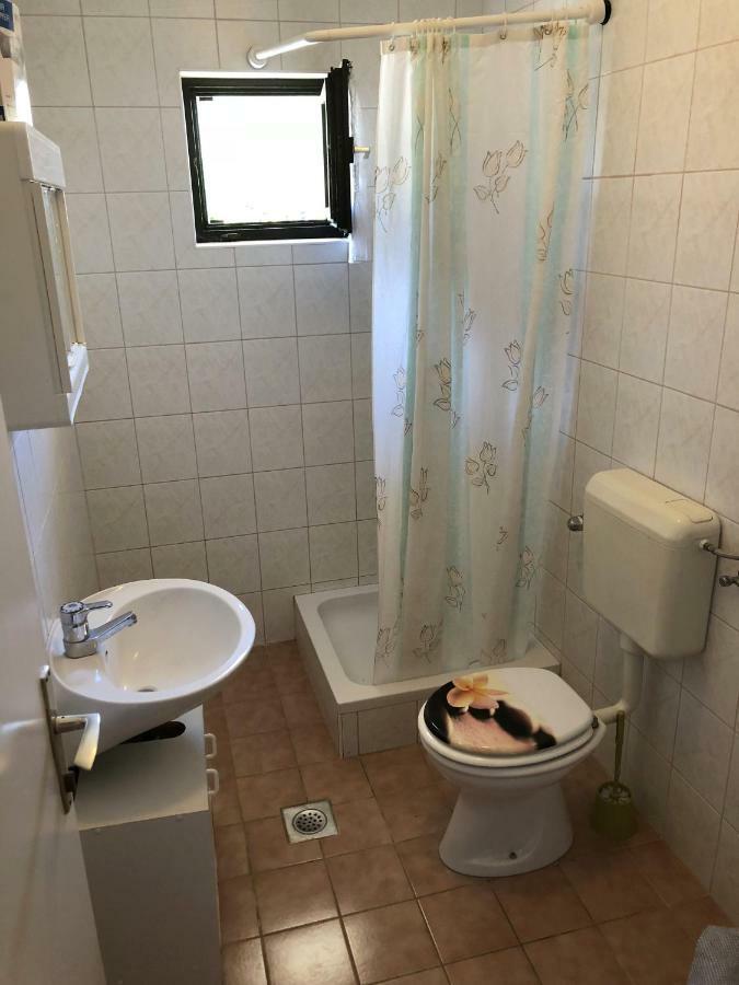 Guesthouse Vila Ruzmarin Ждрелаць Екстер'єр фото