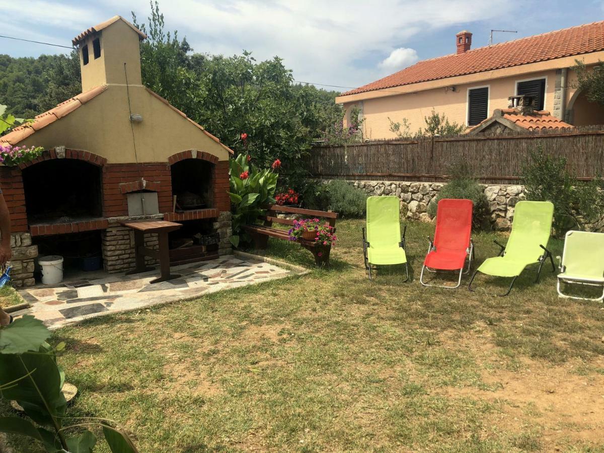 Guesthouse Vila Ruzmarin Ждрелаць Екстер'єр фото